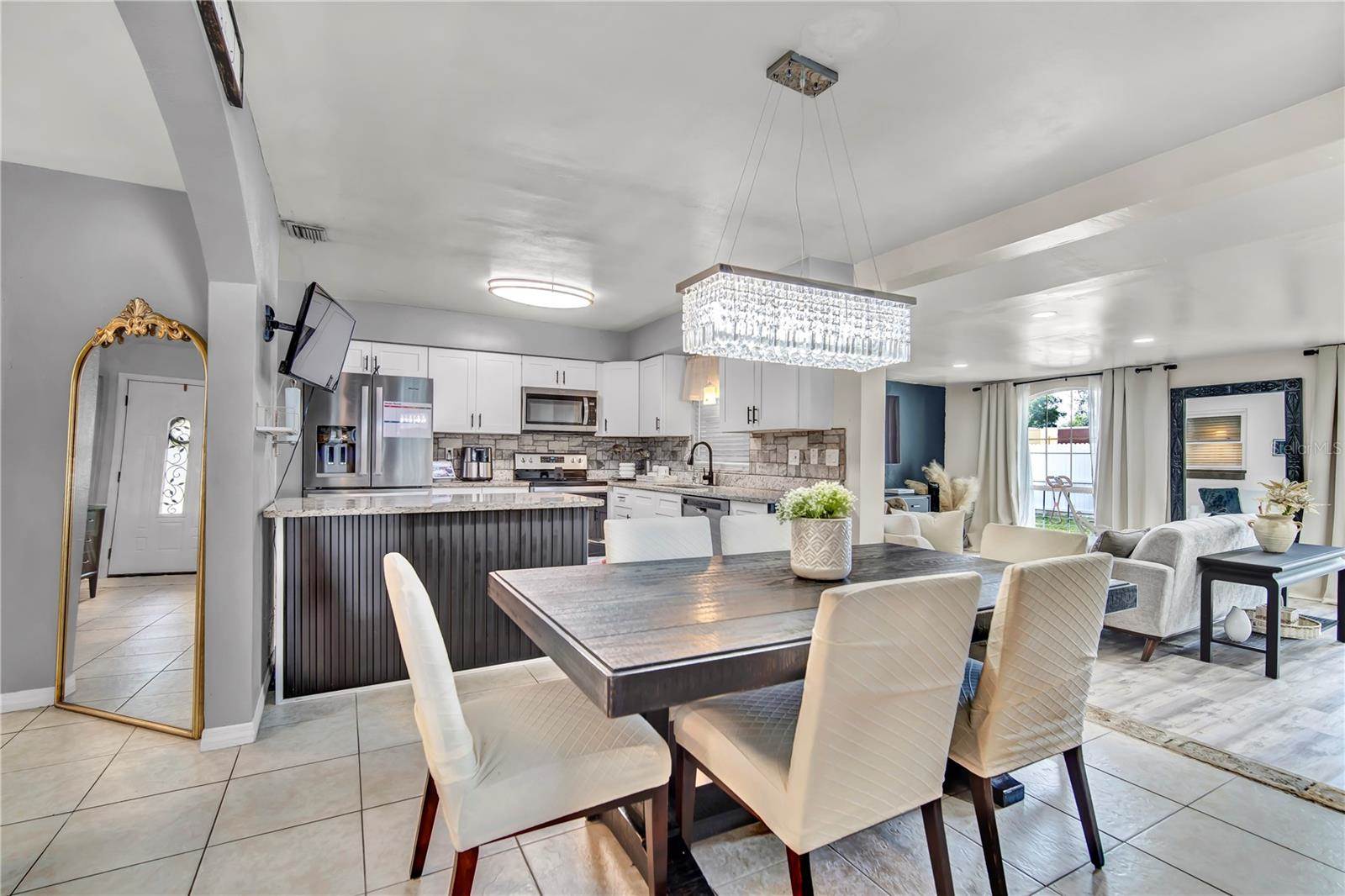 427 West Lakeview Avenue, Lake Mary, FL 32746