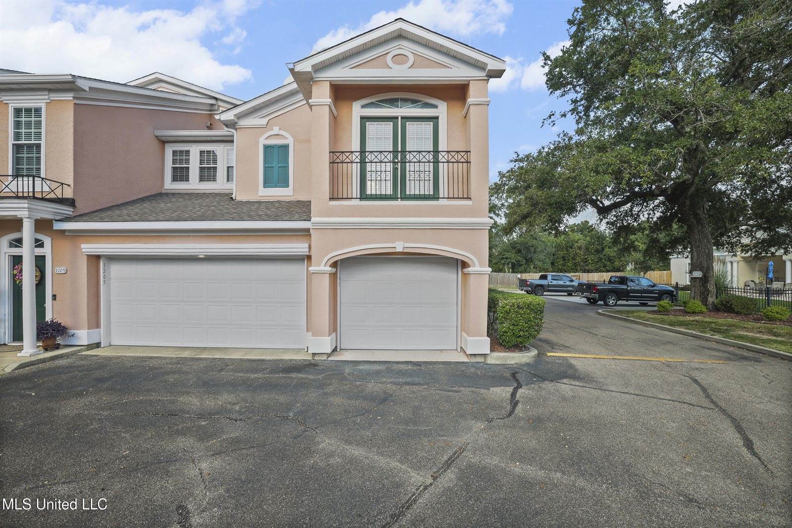 2252 Beach Drive, Gulfport, MS 39507