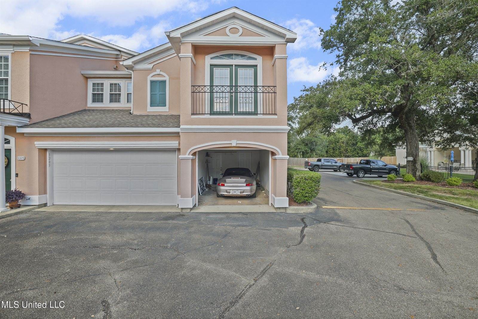 2252 Beach Drive, Gulfport, MS 39507