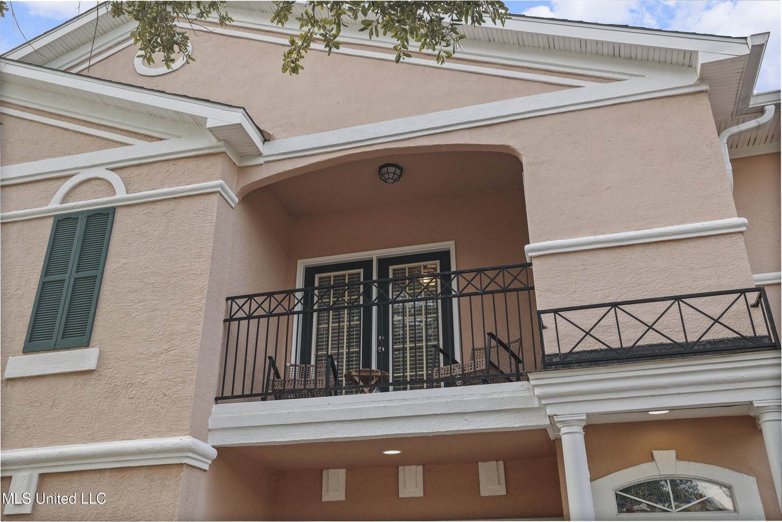 2252 Beach Drive, Gulfport, MS 39507