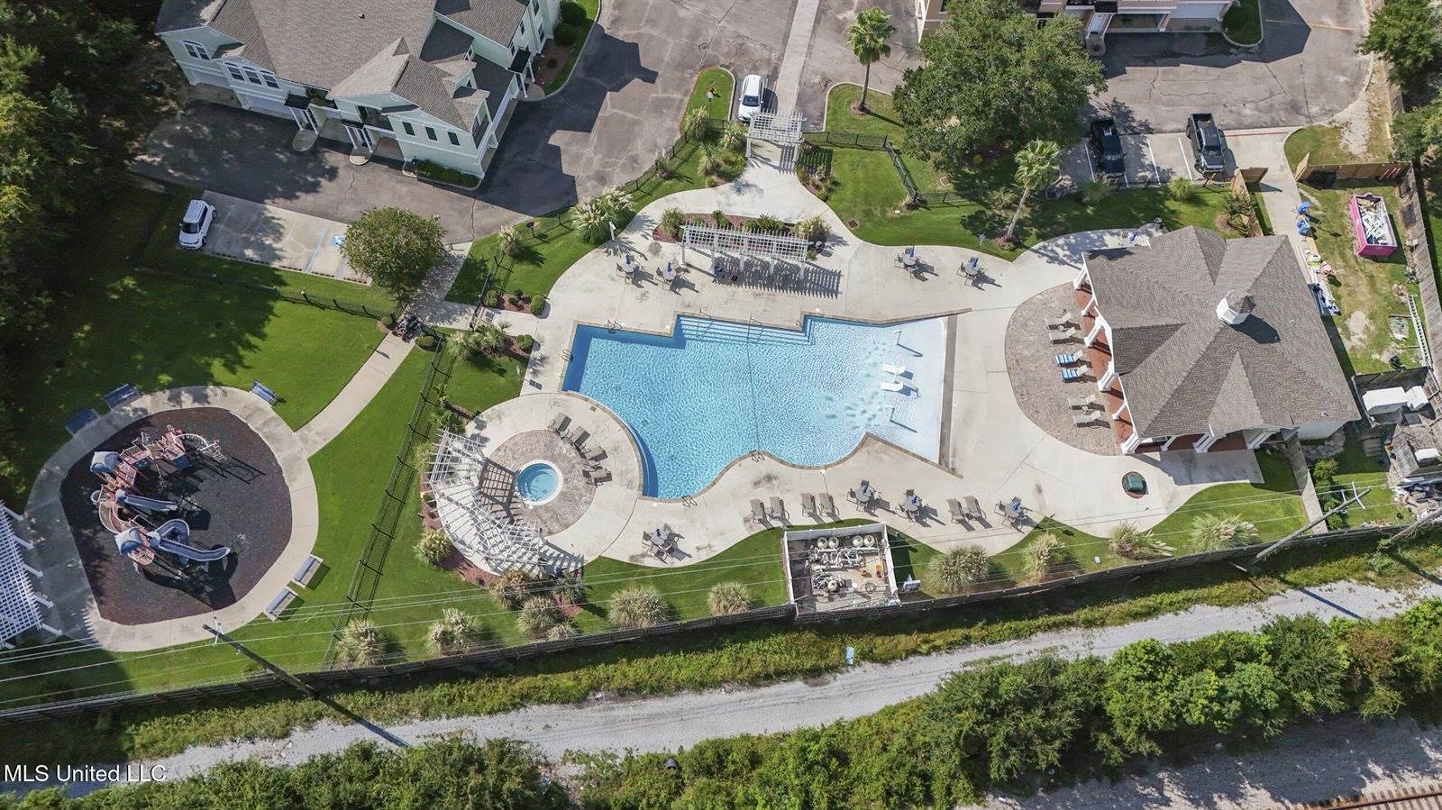 2252 Beach Drive, Gulfport, MS 39507