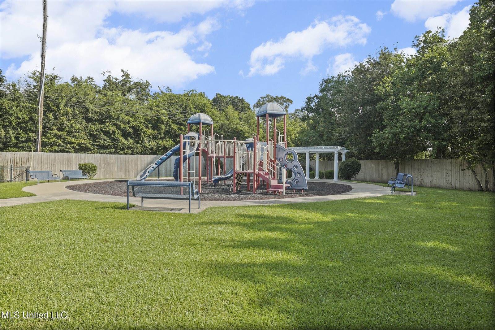 2252 Beach Drive, Gulfport, MS 39507