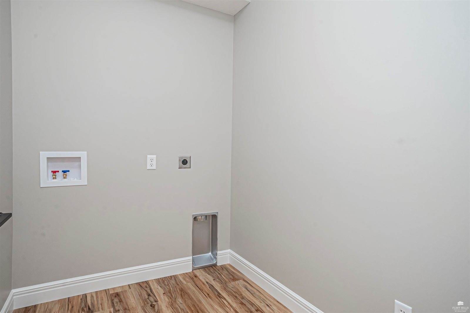 1800-1802 Broadfoot Drive, Abilene, KS 67410