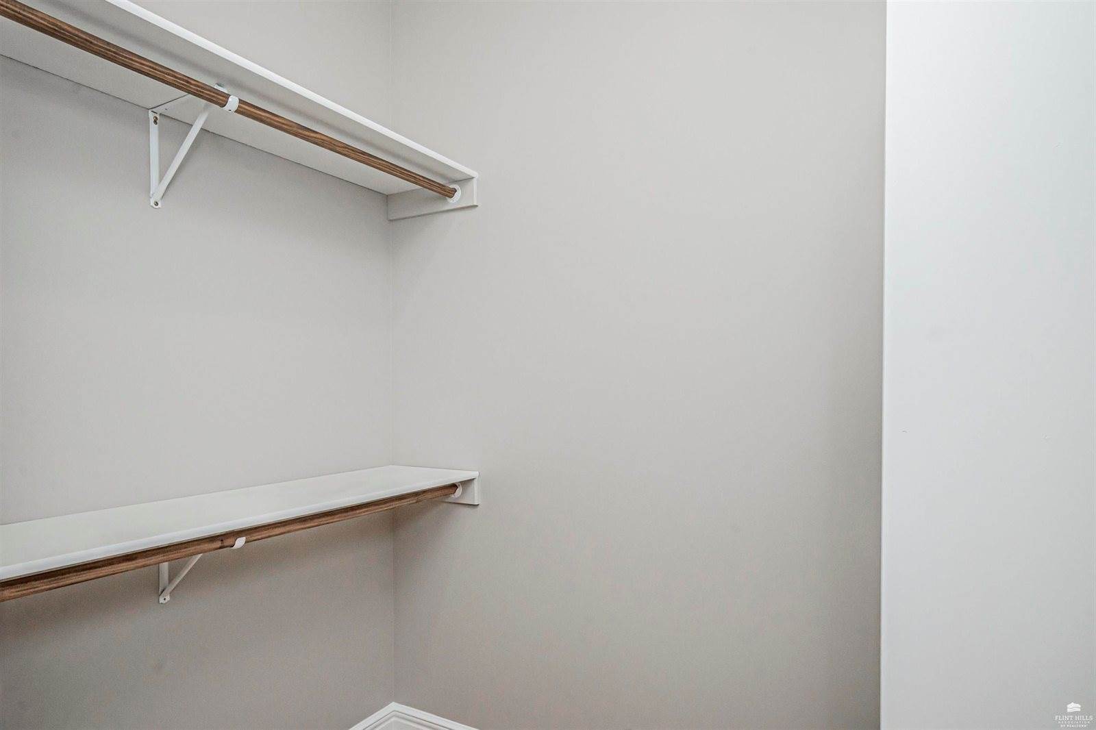 1800-1802 Broadfoot Drive, Abilene, KS 67410