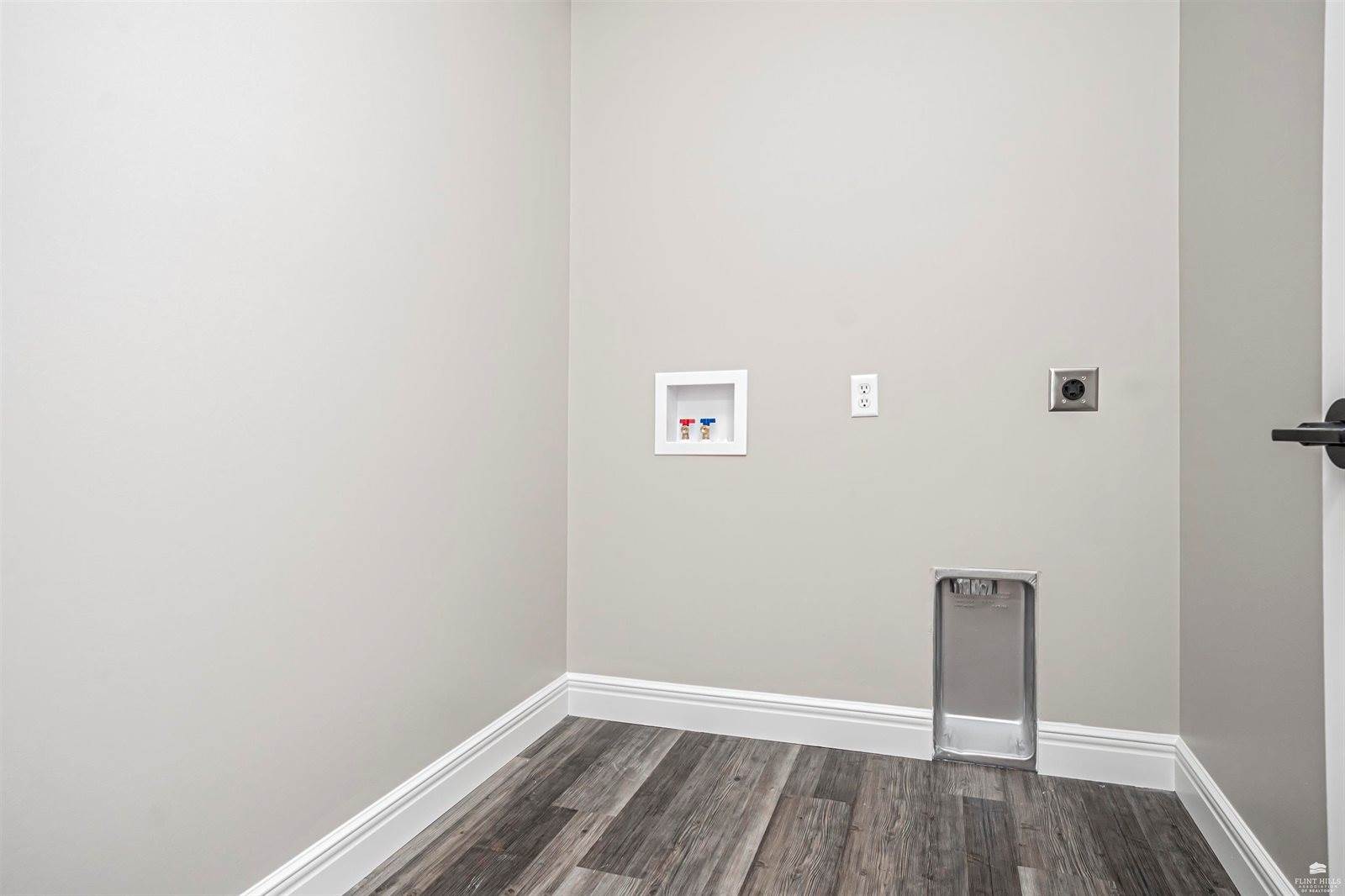 1800-1802 Broadfoot Drive, Abilene, KS 67410