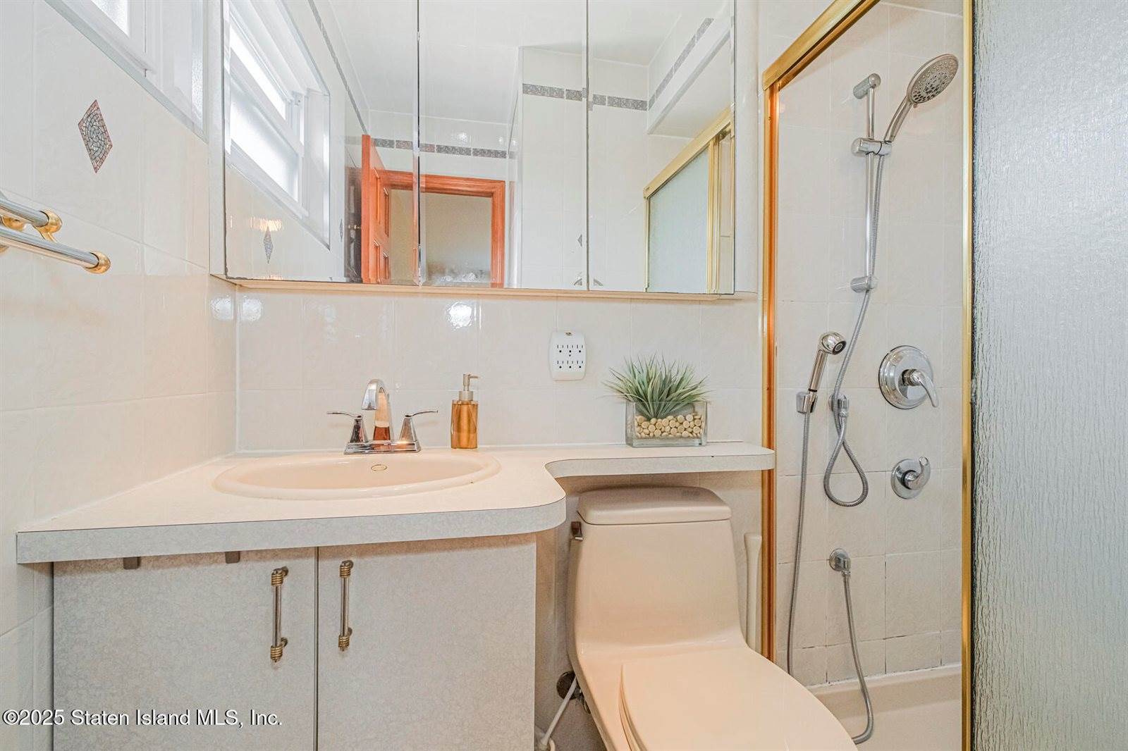 197 Slater Boulevard, Staten Island, NY 10305