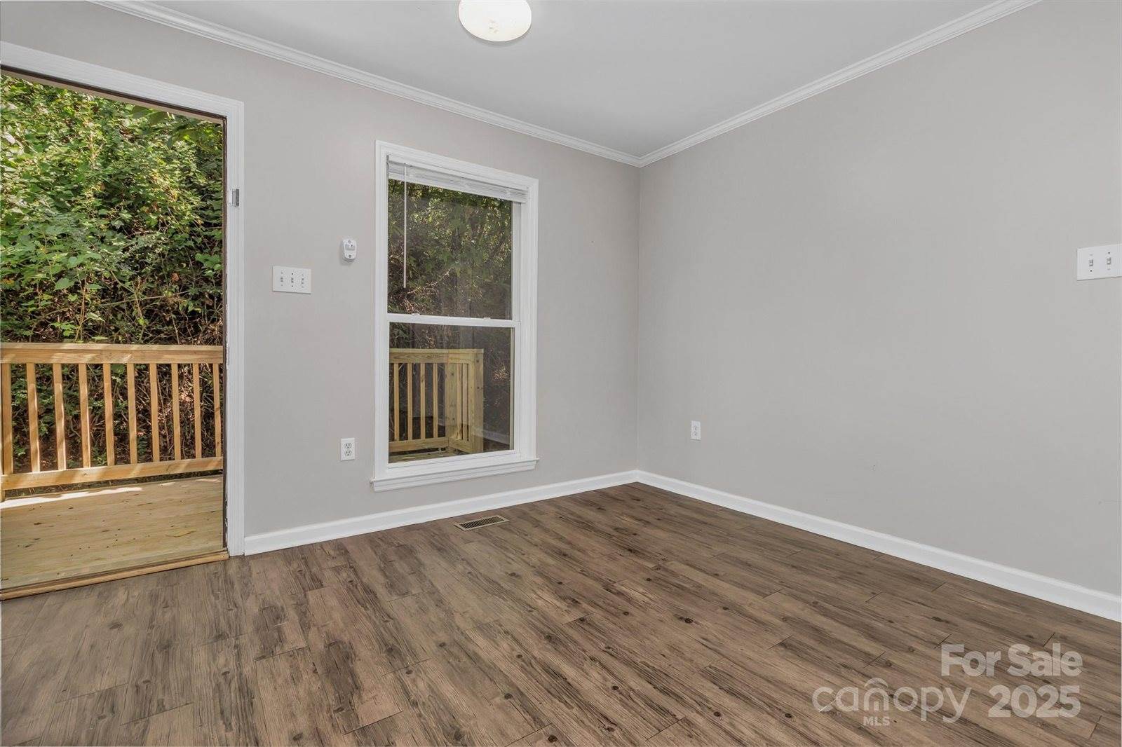 11 Vine Street, Asheville, NC 28804