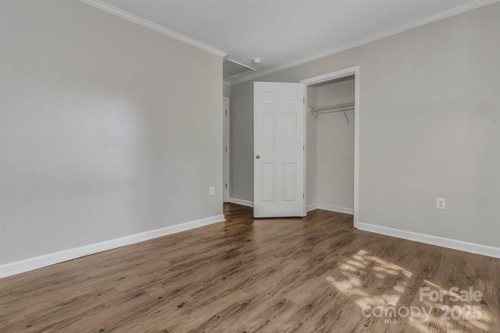 11 Vine Street, Asheville, NC 28804