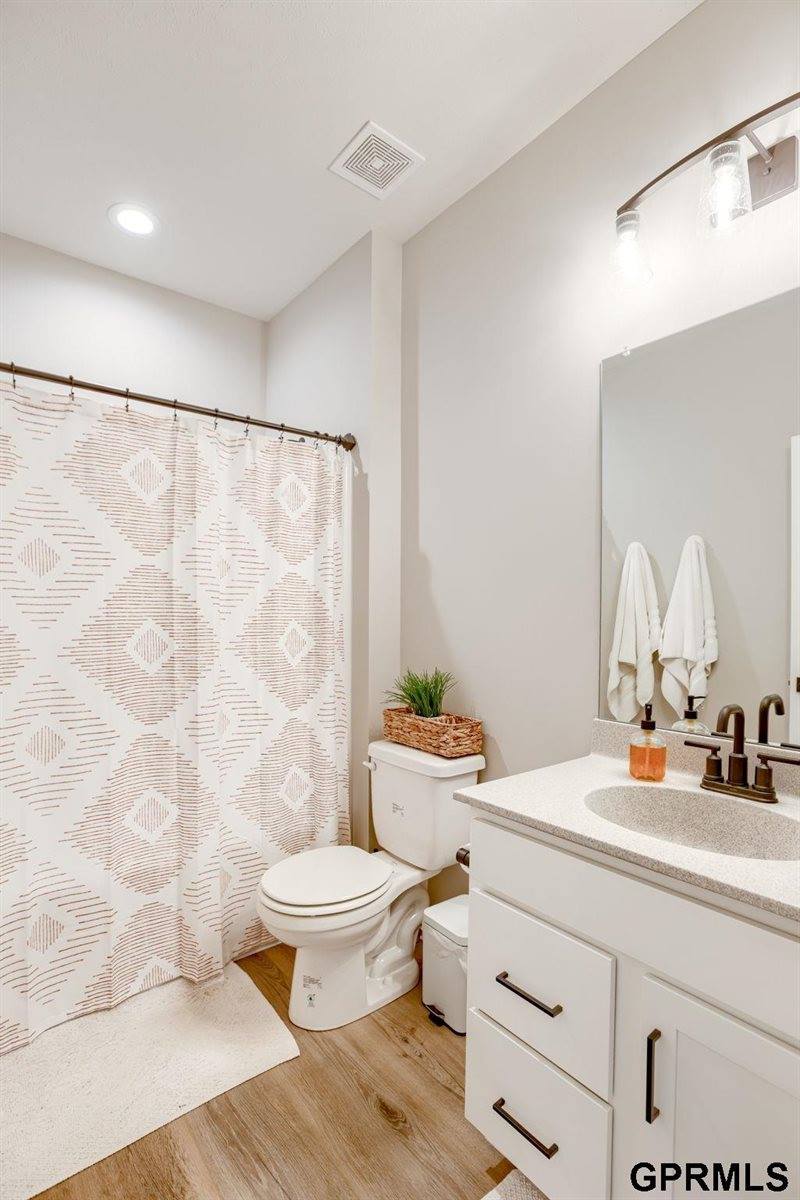 10915 Windward Avenue, Papillion, NE 68046