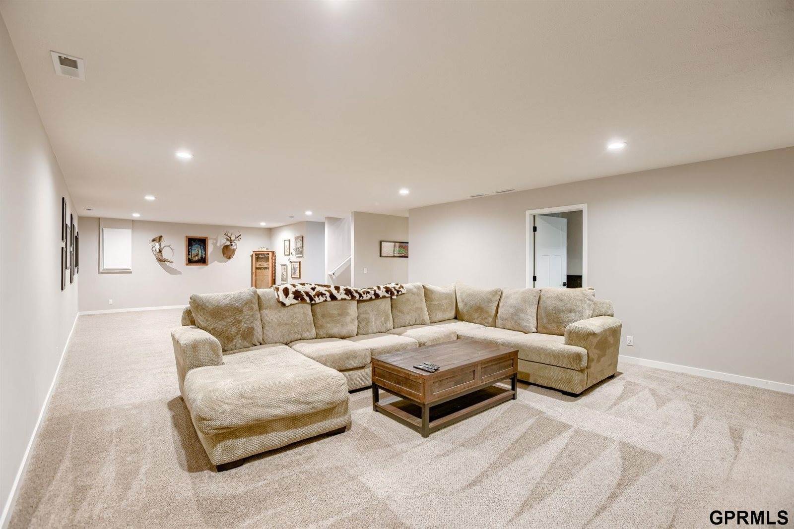 10915 Windward Avenue, Papillion, NE 68046