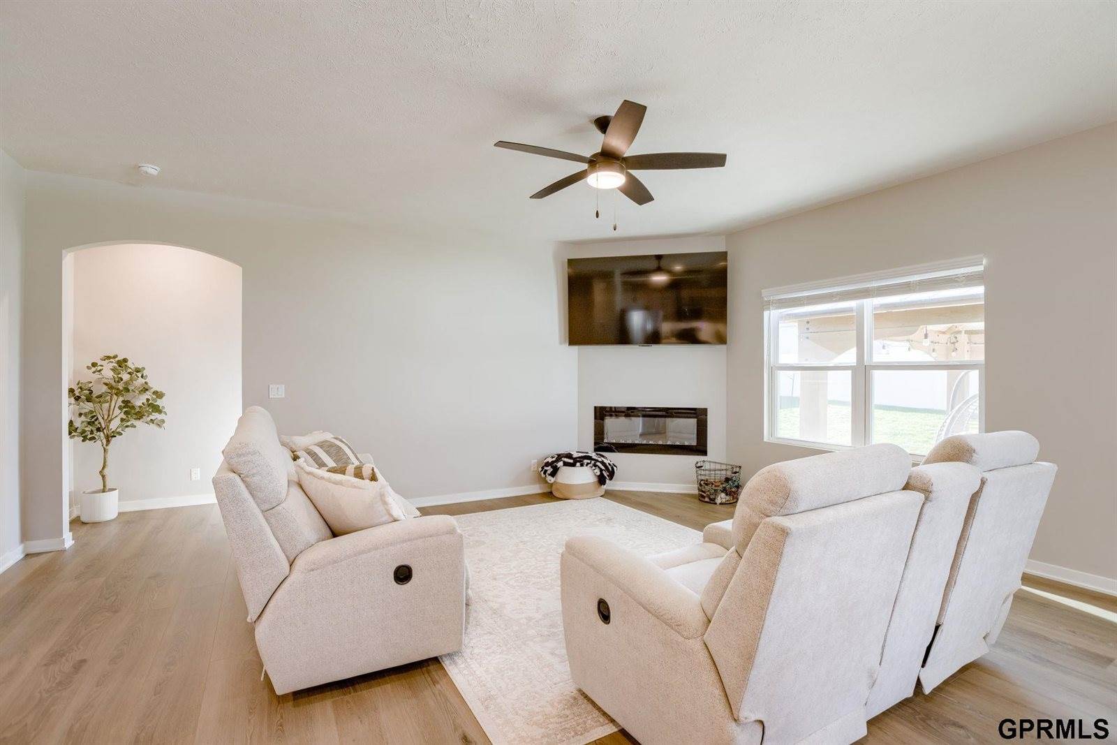 10915 Windward Avenue, Papillion, NE 68046