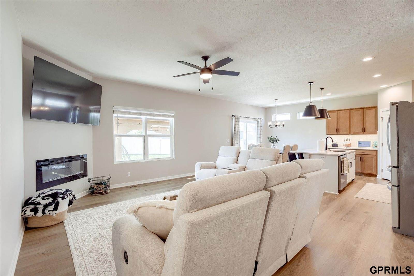 10915 Windward Avenue, Papillion, NE 68046