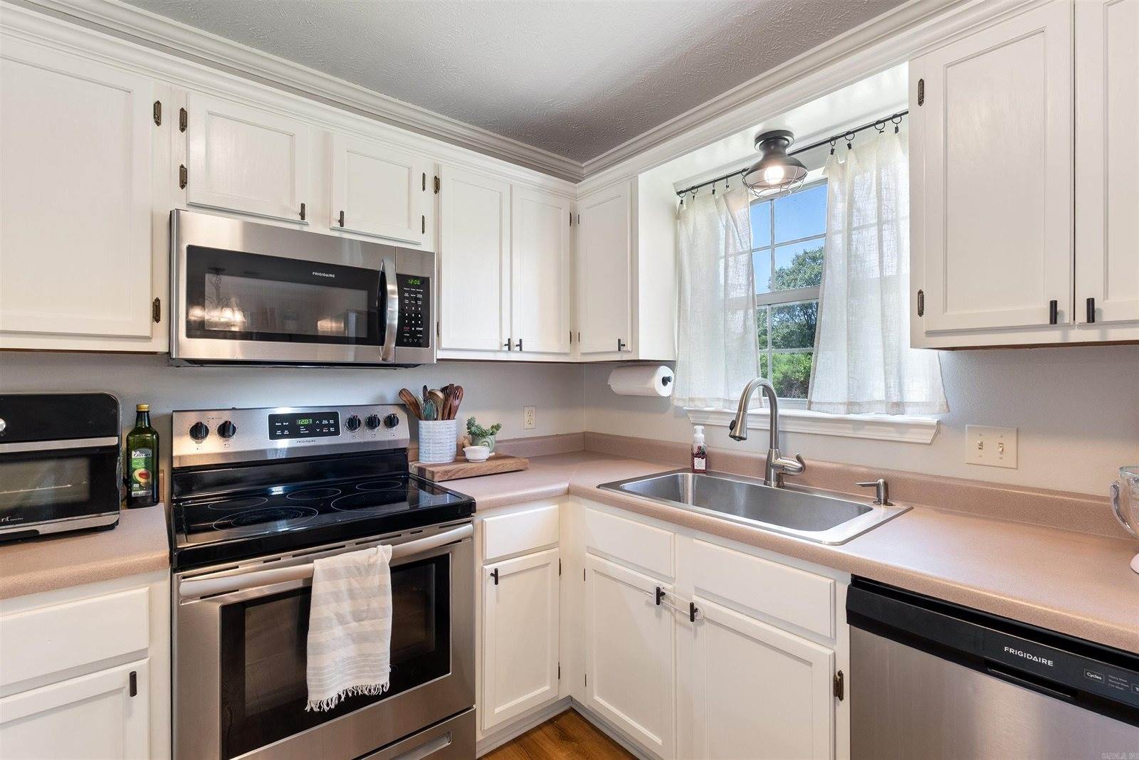 71 N Church, Vilonia, AR 72173