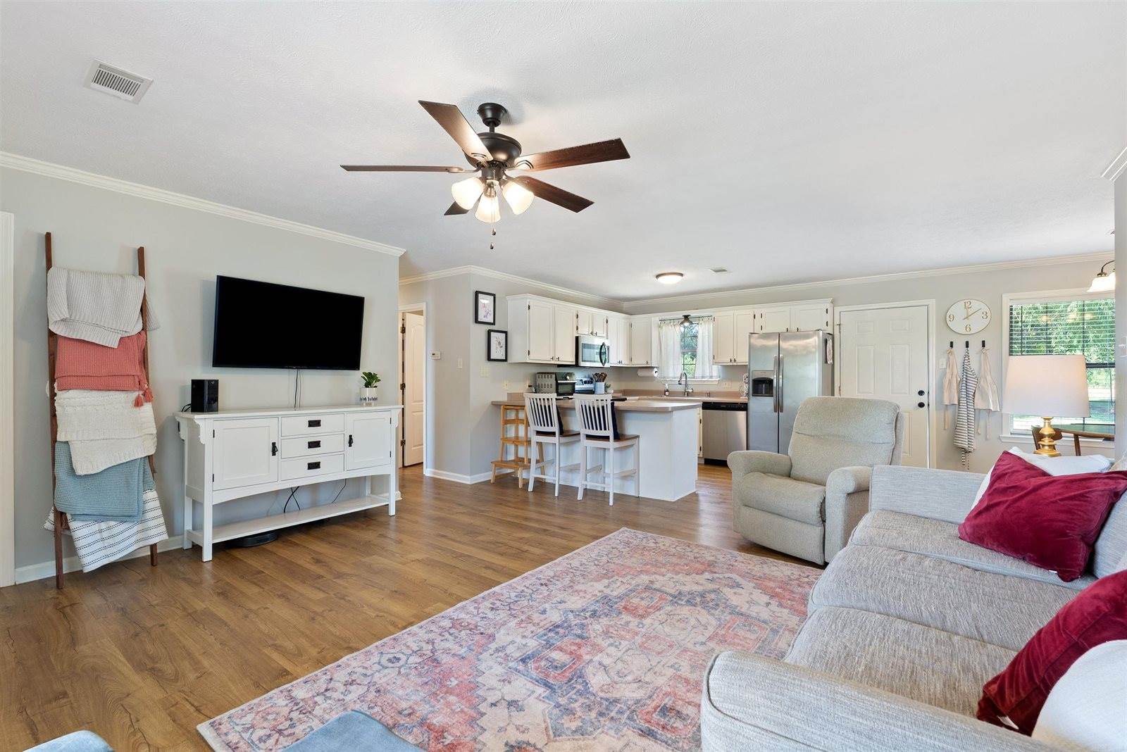 71 N Church, Vilonia, AR 72173