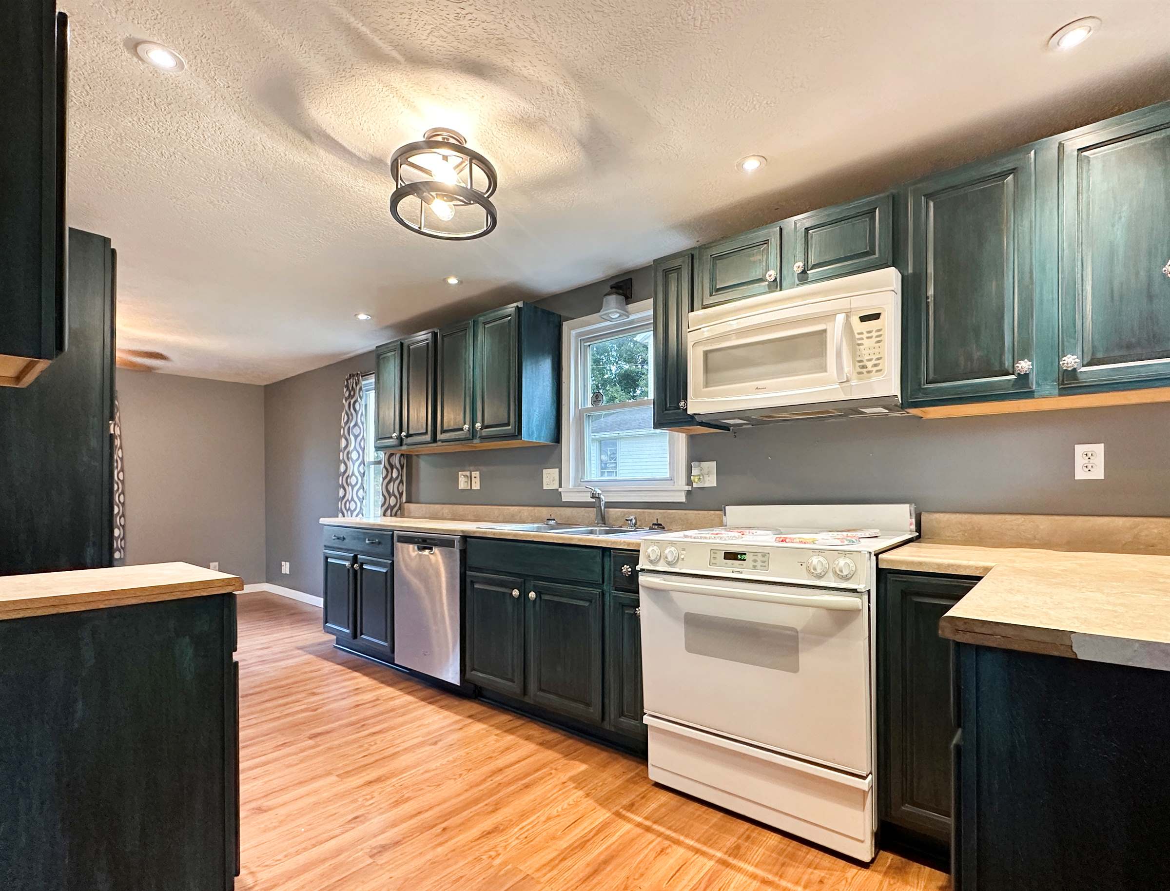 211 Monroe St, Loudonville, OH 44842