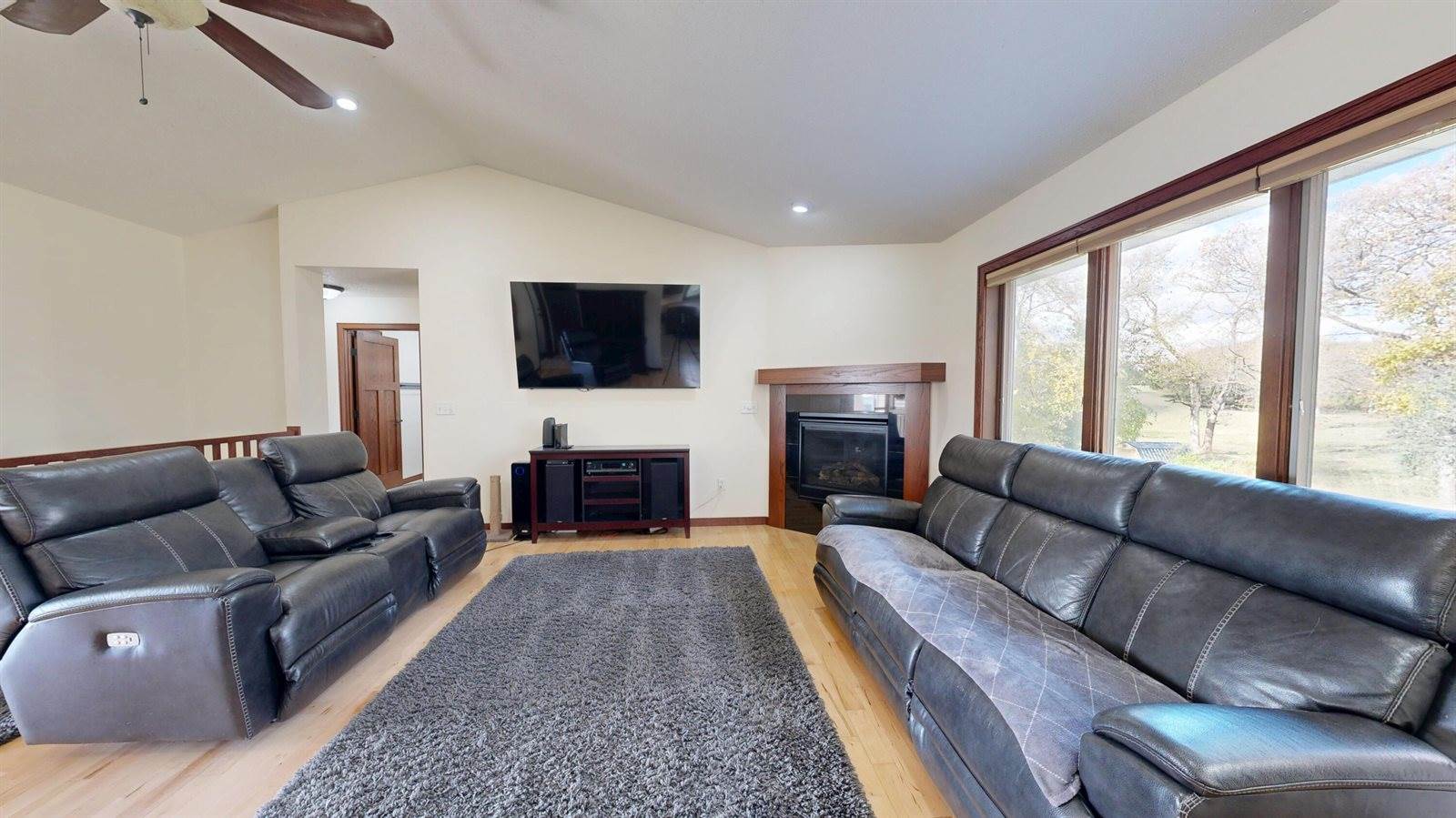 W7954 Country Ave, Holland, WI 54636