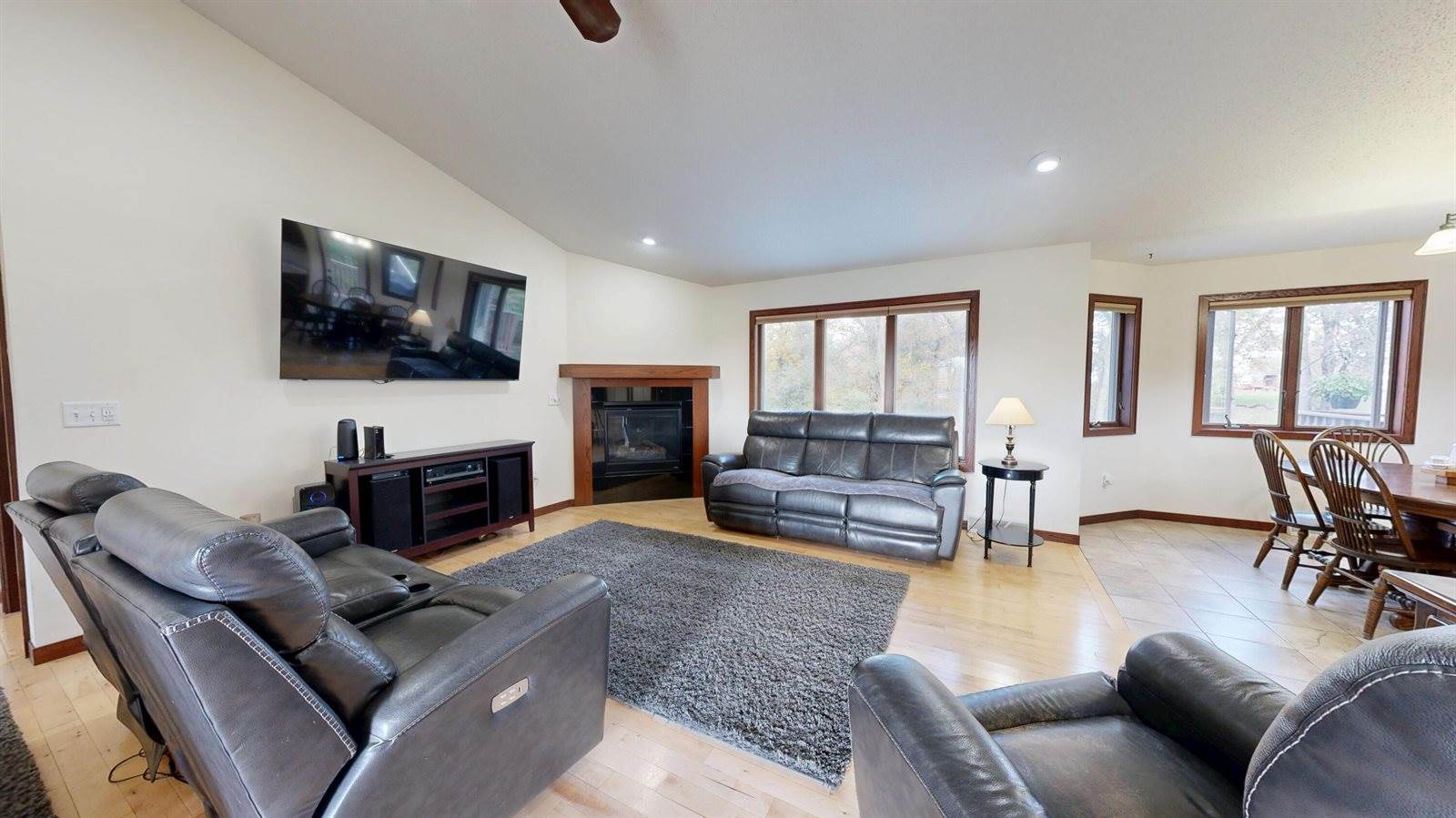 W7954 Country Ave, Holland, WI 54636