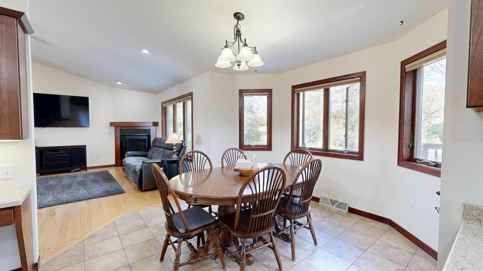 W7954 Country Ave, Holland, WI 54636