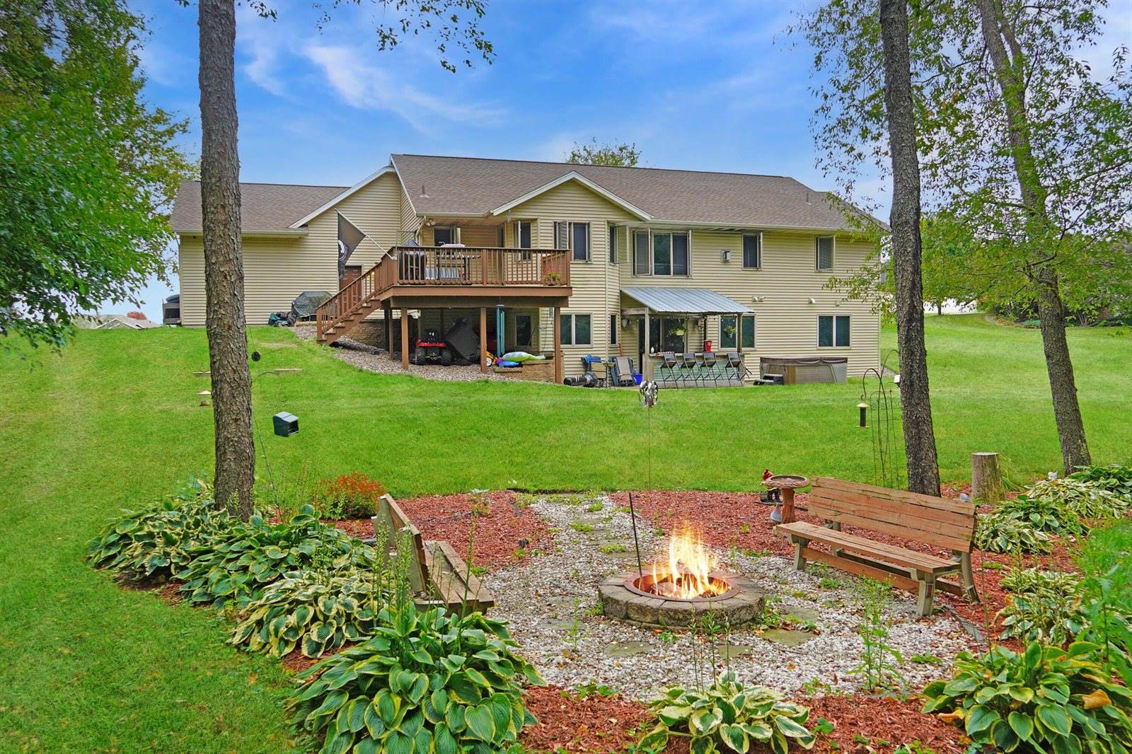 W7954 Country Ave, Holland, WI 54636