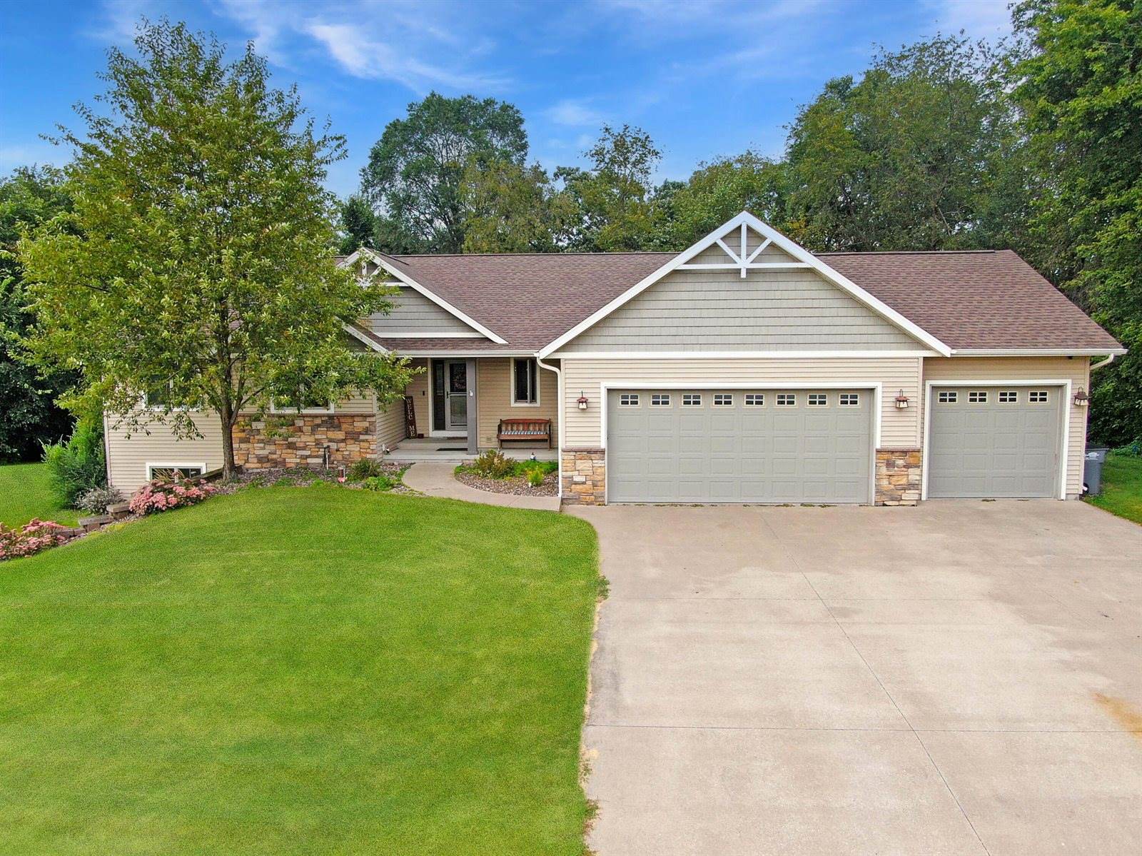 W7954 Country Ave, Holland, WI 54636