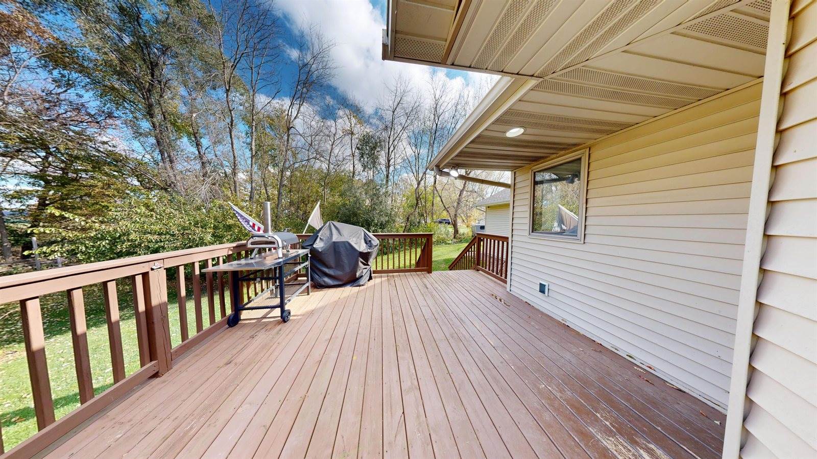 W7954 Country Ave, Holland, WI 54636