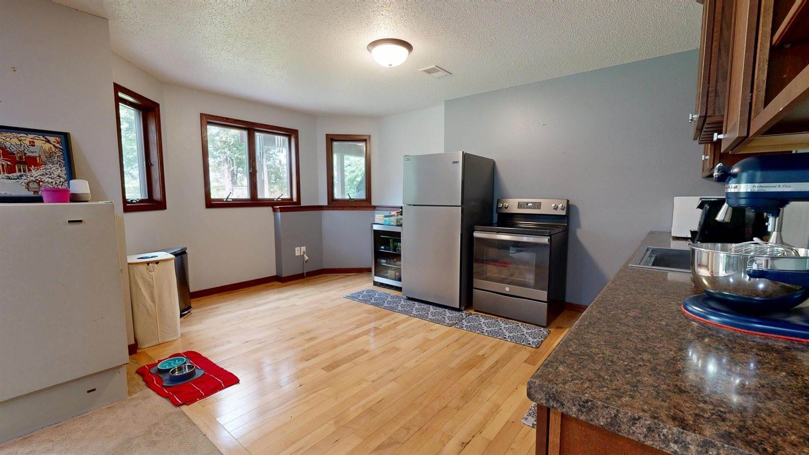 W7954 Country Ave, Holland, WI 54636