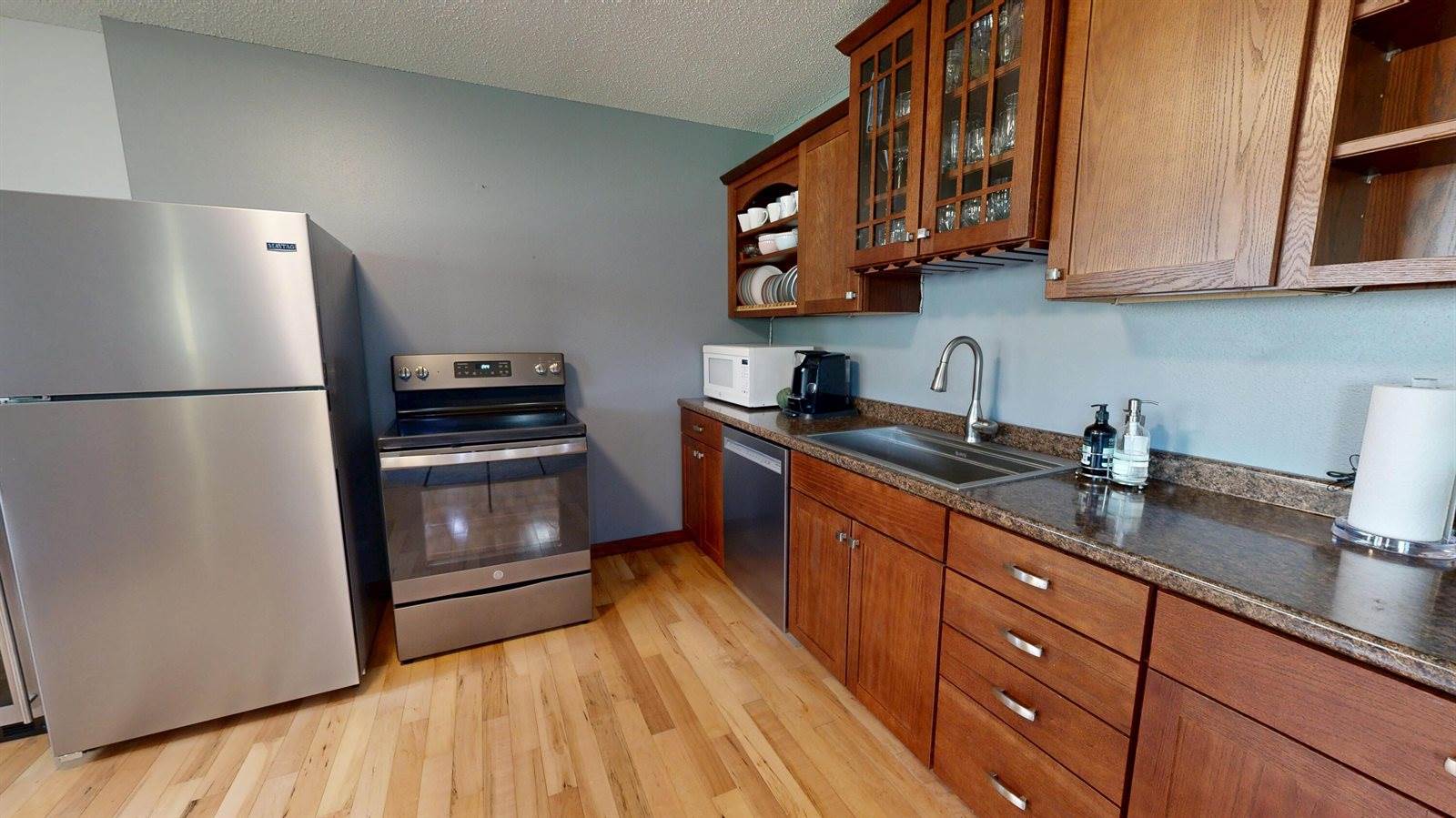 W7954 Country Ave, Holland, WI 54636