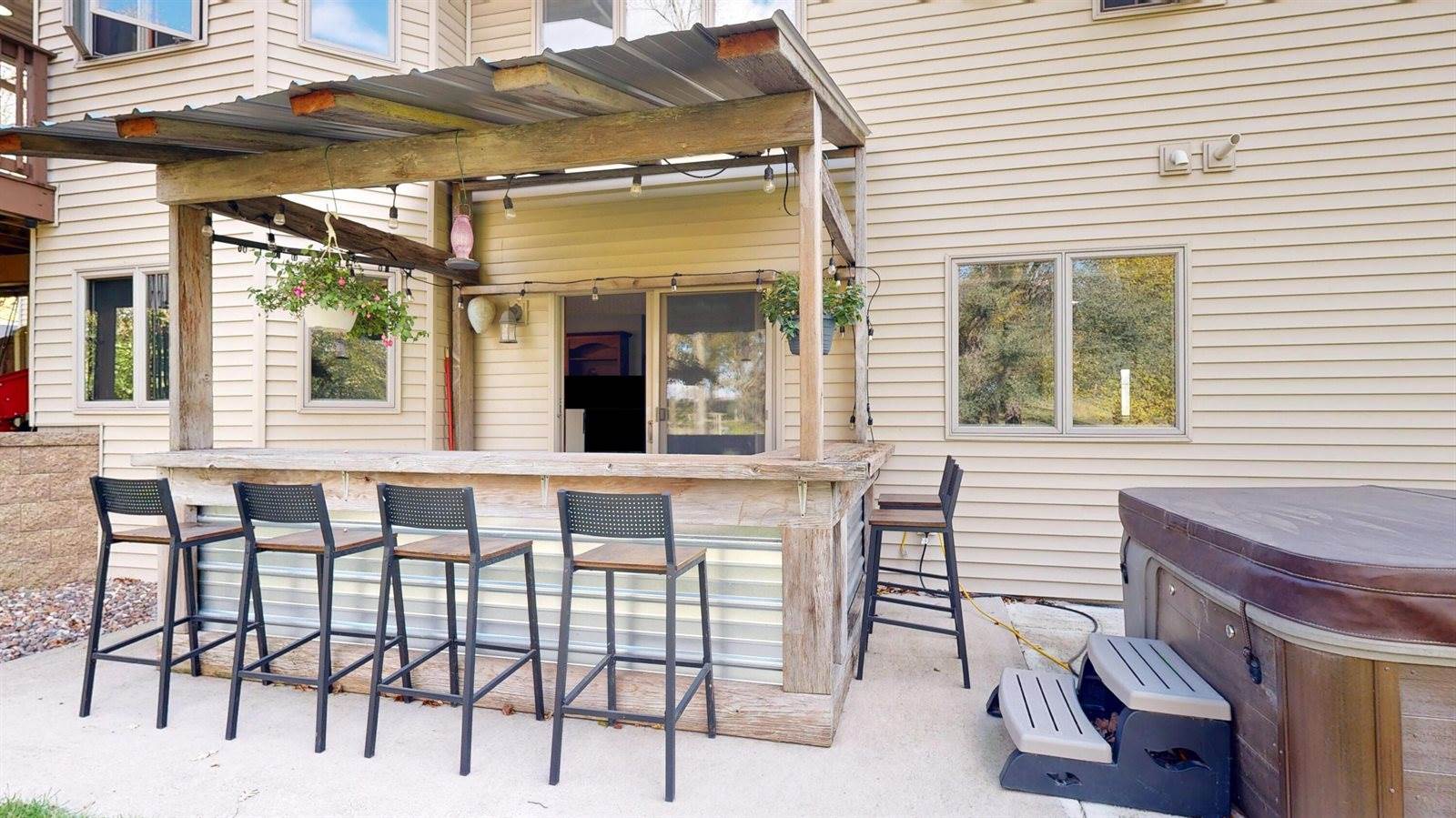 W7954 Country Ave, Holland, WI 54636