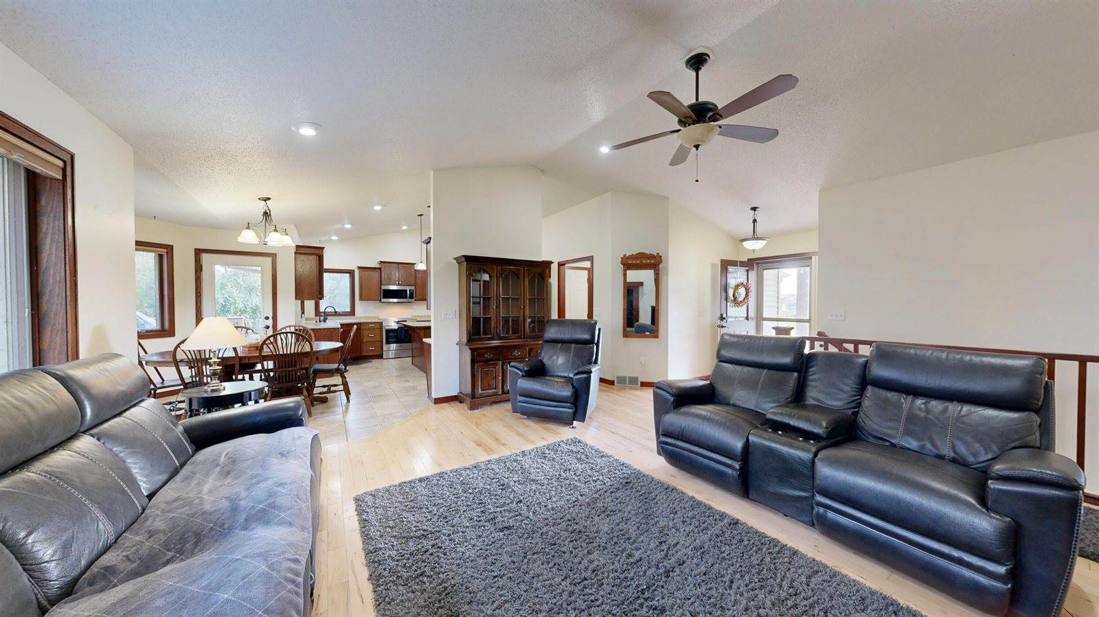 W7954 Country Ave, Holland, WI 54636