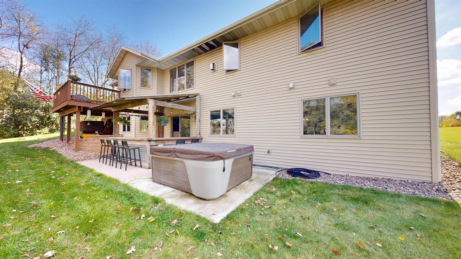 W7954 Country Ave, Holland, WI 54636