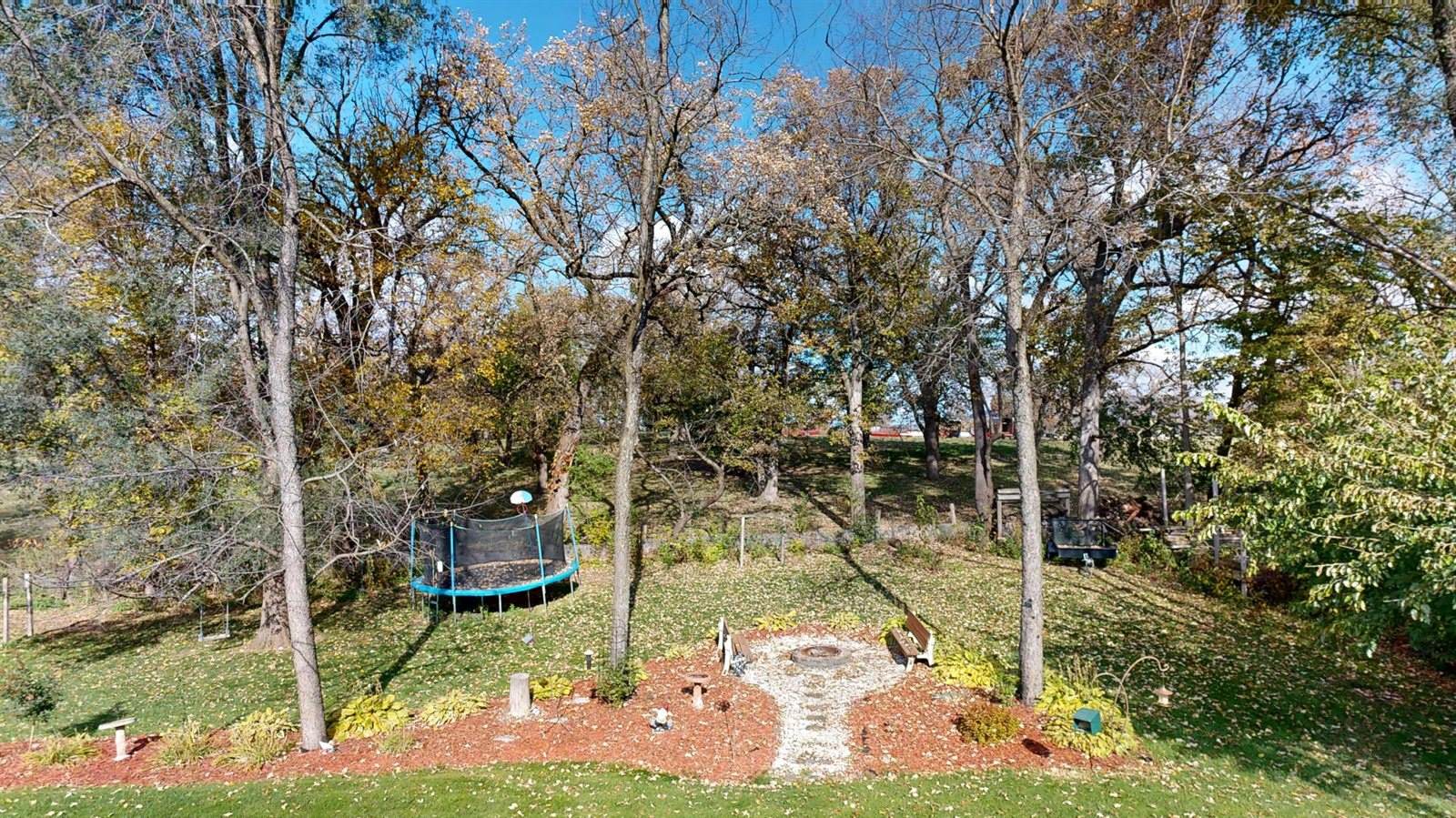 W7954 Country Ave, Holland, WI 54636