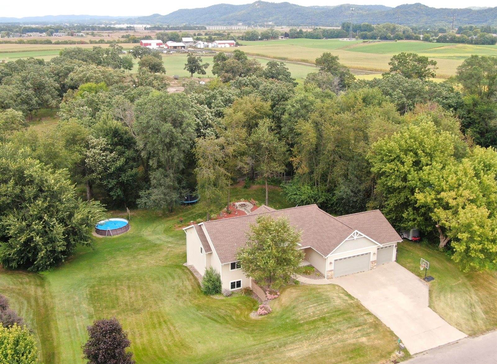 W7954 Country Ave, Holland, WI 54636