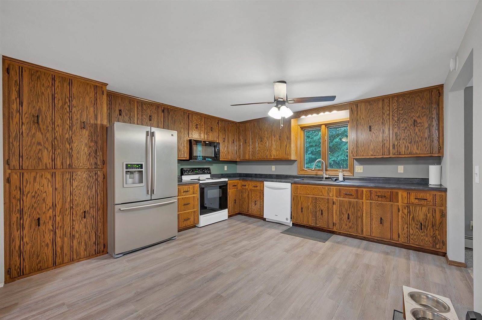 929 Laverne Drive, Green Bay, WI 54311