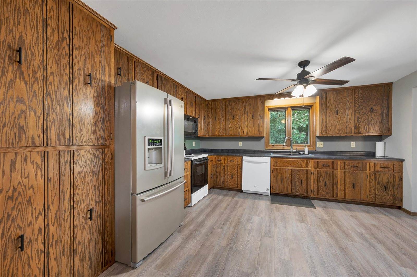 929 Laverne Drive, Green Bay, WI 54311