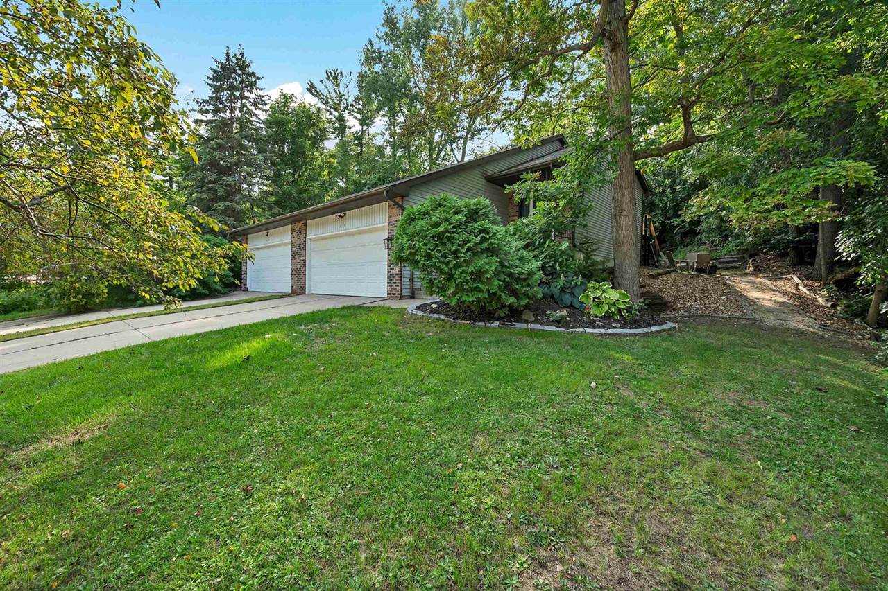 929 Laverne Drive, Green Bay, WI 54311