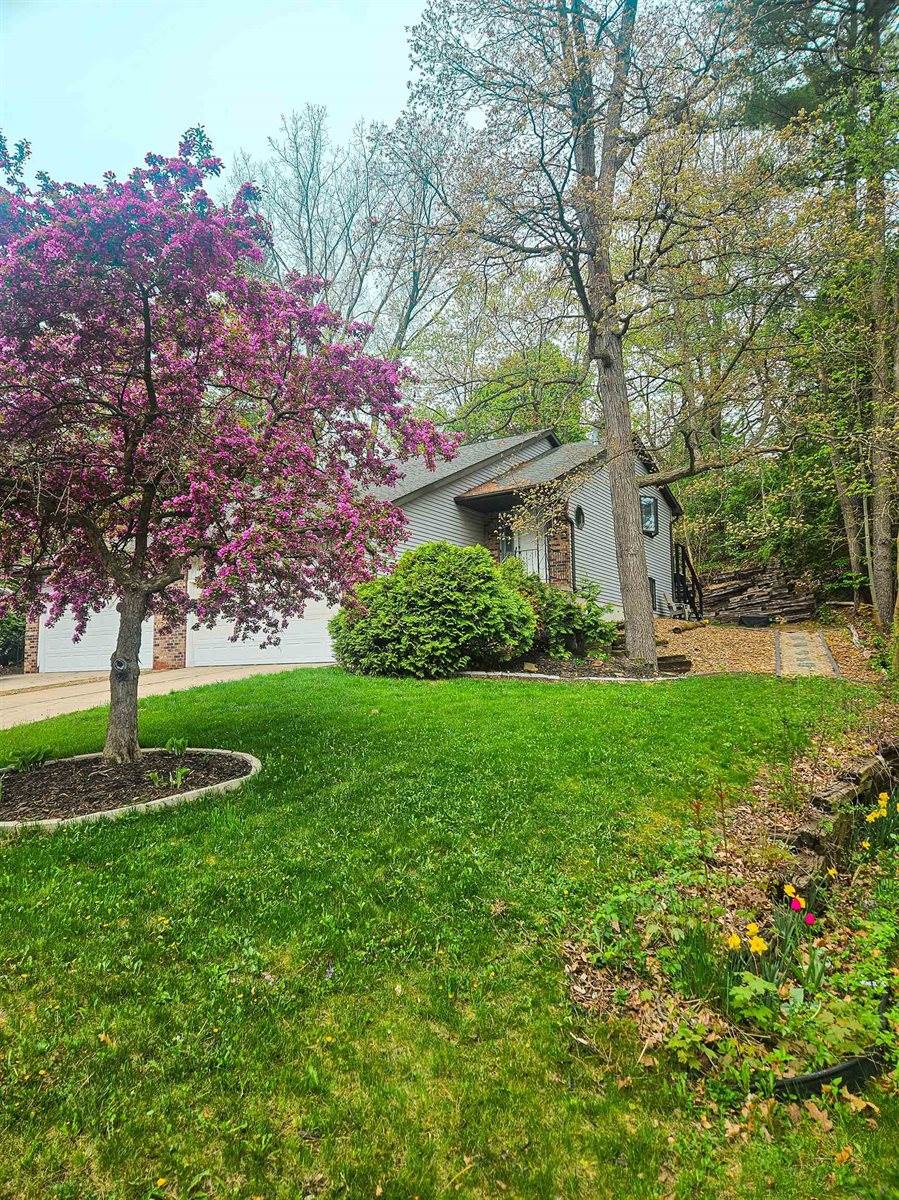 929 Laverne Drive, Green Bay, WI 54311