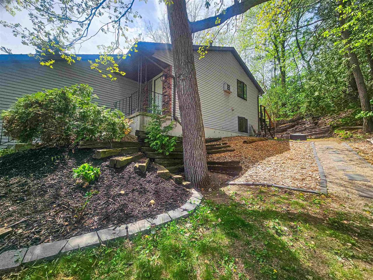 929 Laverne Drive, Green Bay, WI 54311