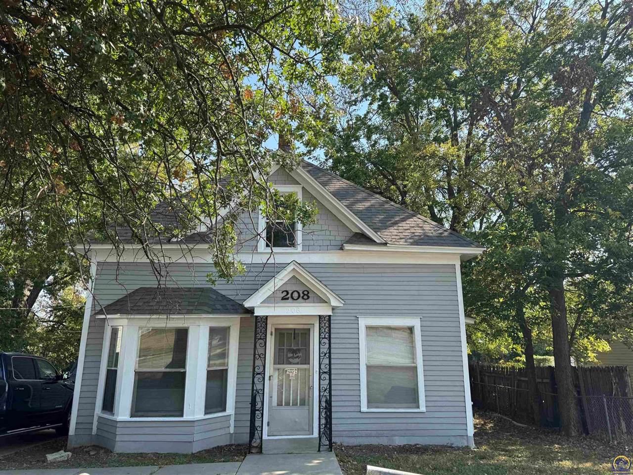 208 SW MacVicar AVE, Topeka, KS 66606
