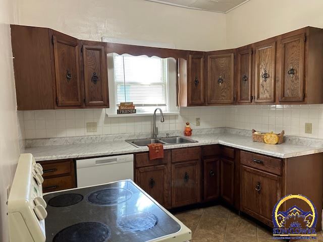 208 SW MacVicar AVE, Topeka, KS 66606