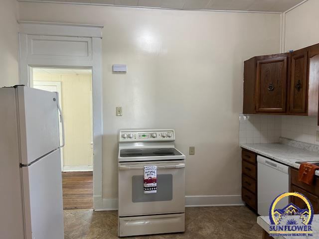 208 SW MacVicar AVE, Topeka, KS 66606