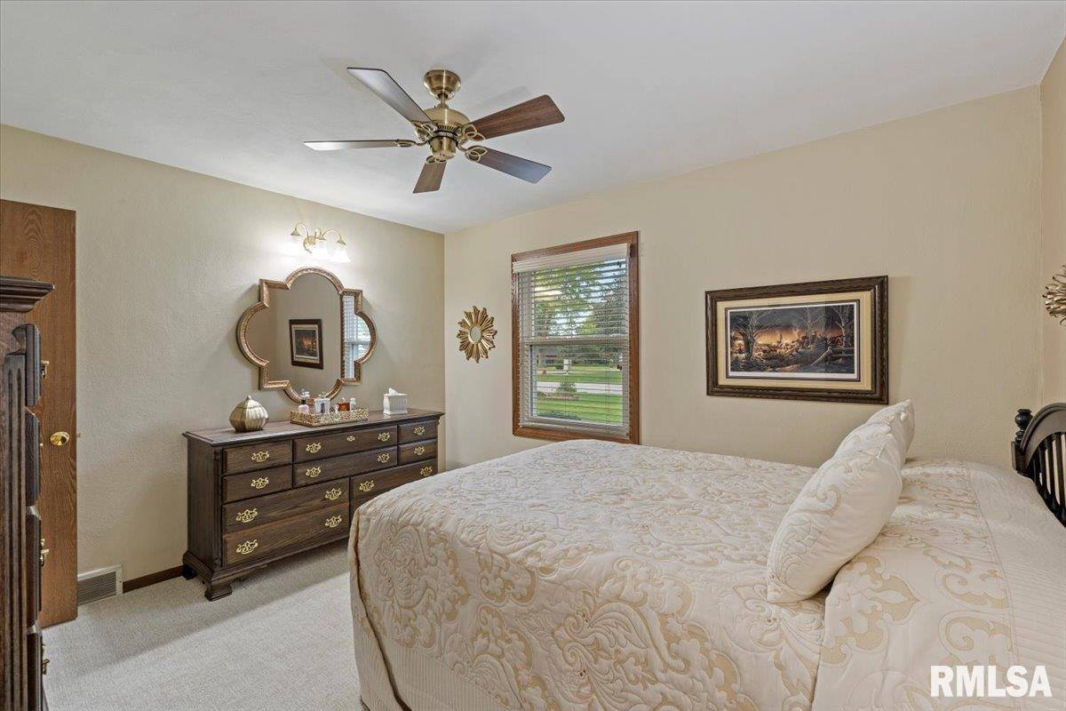 115 West 19TH Avenue, Coal Valley, IL 61240