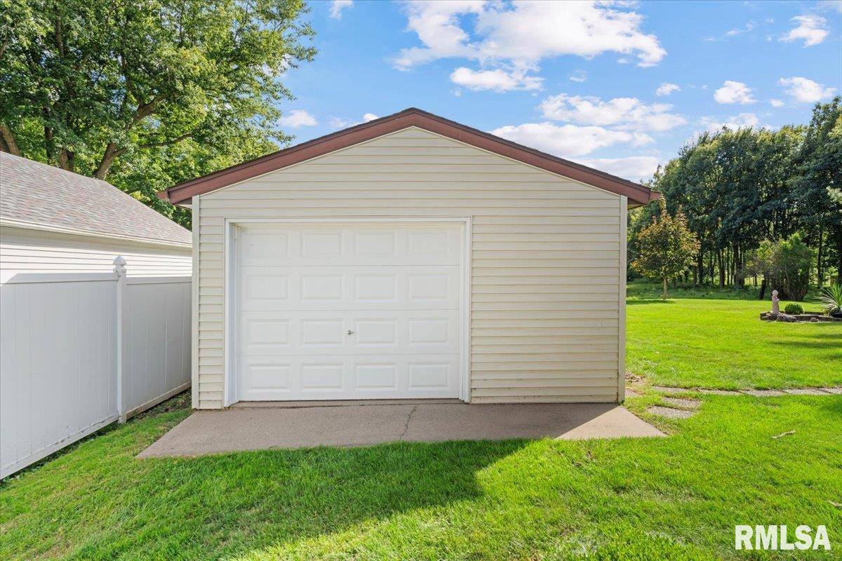 115 West 19TH Avenue, Coal Valley, IL 61240