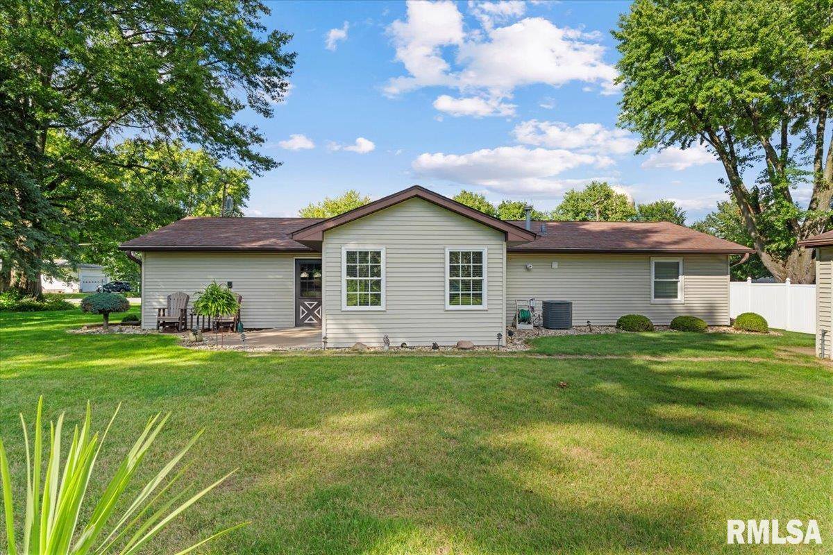 115 West 19TH Avenue, Coal Valley, IL 61240