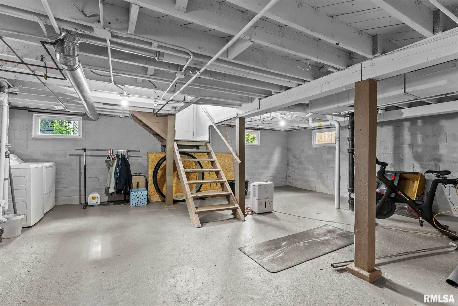 2946 Iowa Street, Davenport, IA 52803