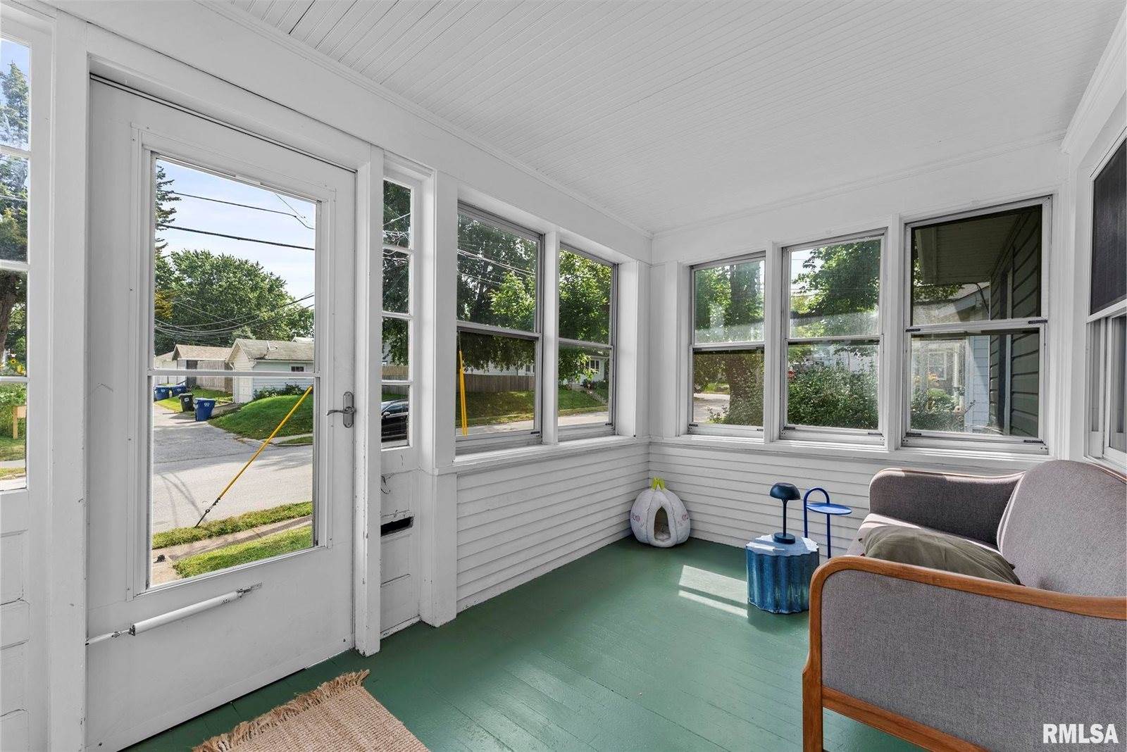 2946 Iowa Street, Davenport, IA 52803