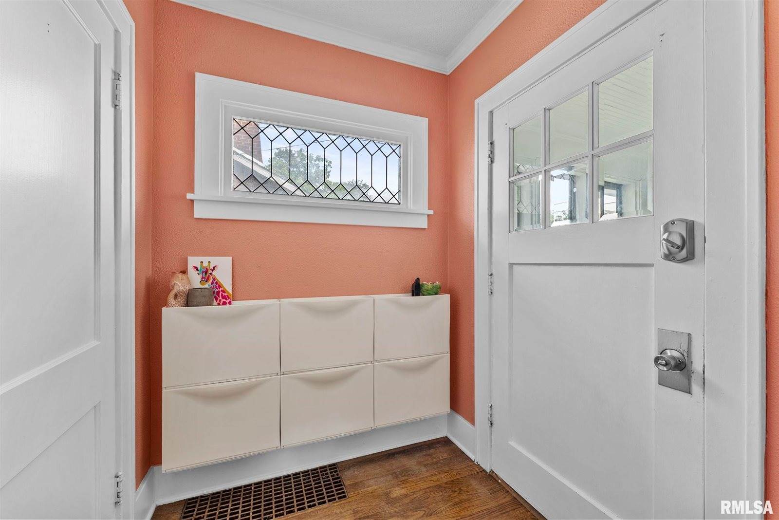 2946 Iowa Street, Davenport, IA 52803