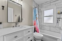 2946 Iowa Street, Davenport, IA 52803