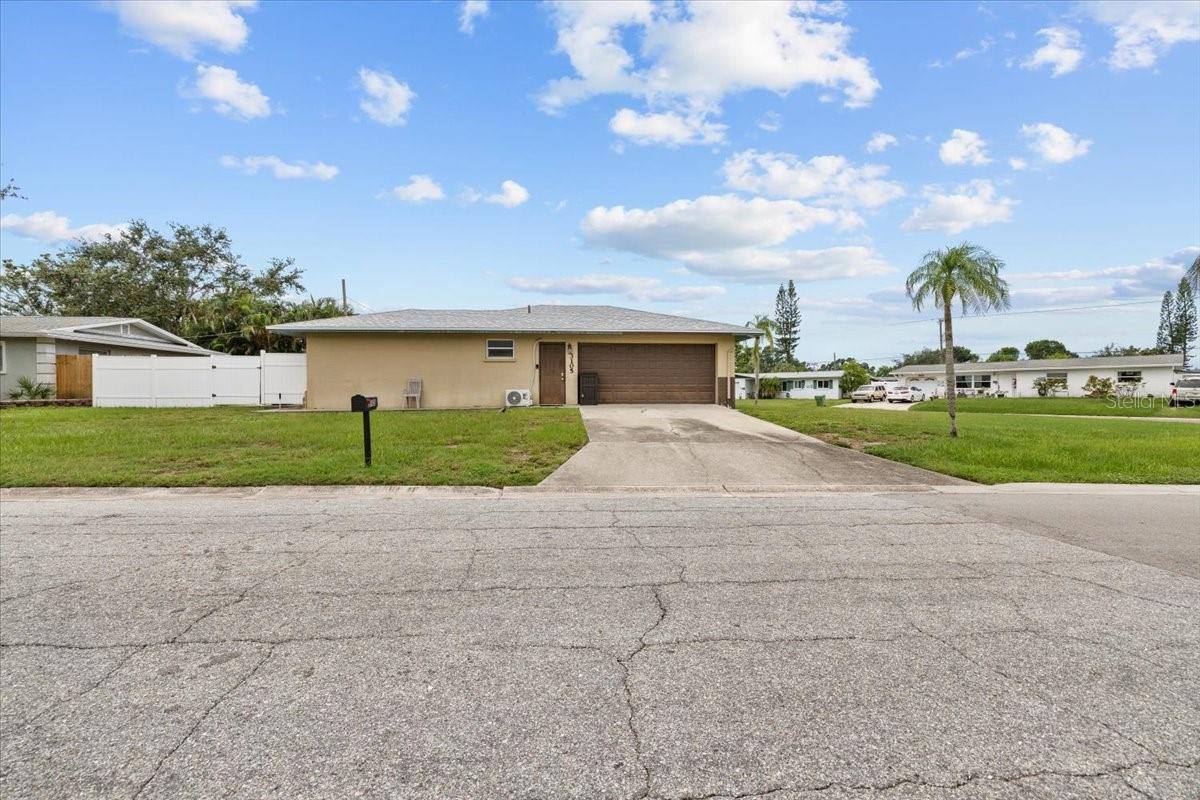 3105 Oxford Drive West, Bradenton, FL 34205