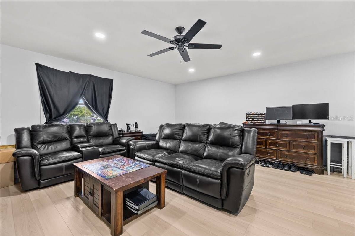 3105 Oxford Drive West, Bradenton, FL 34205