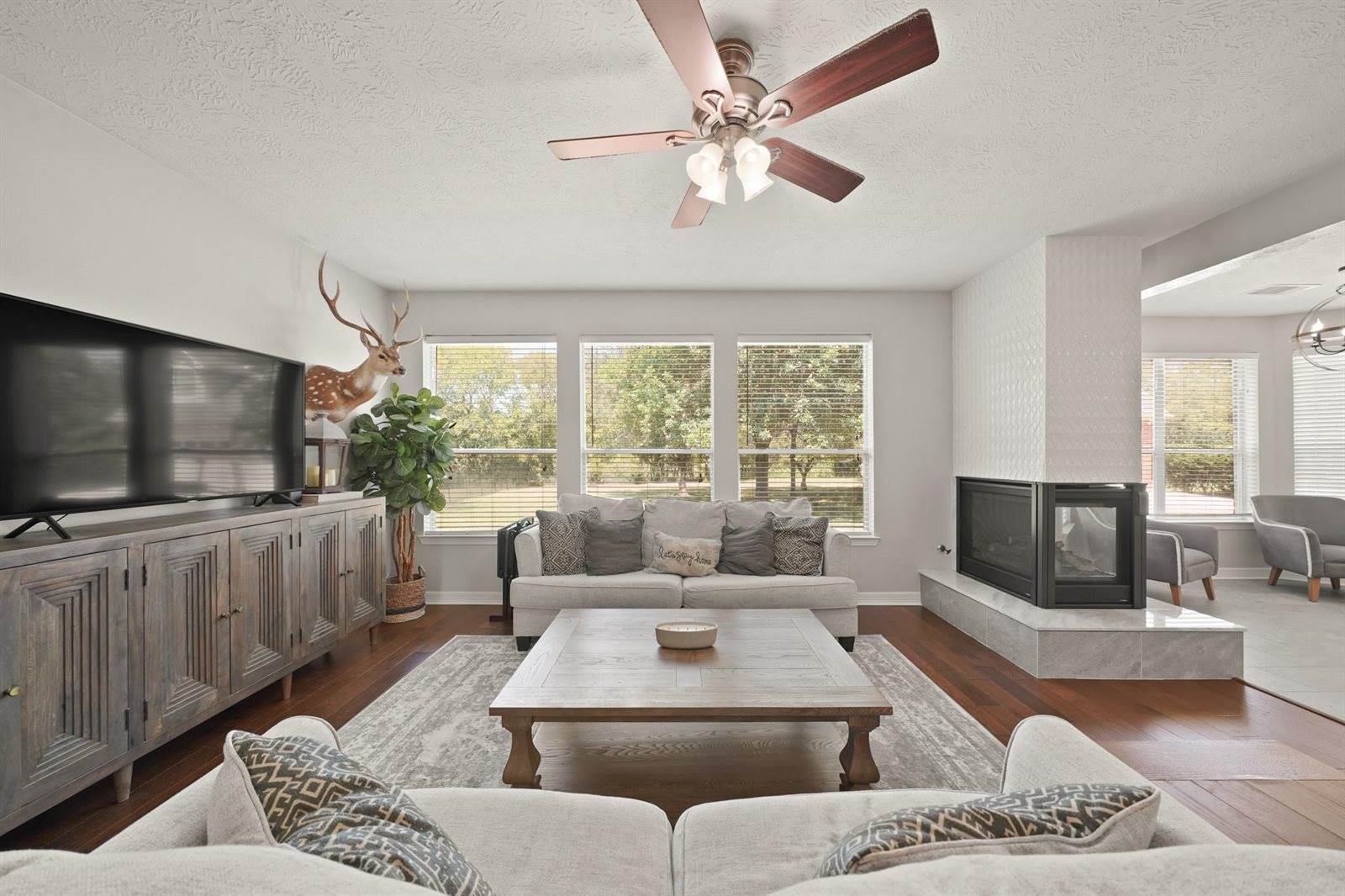 2011 Huntington Lane, Richmond, TX 77406